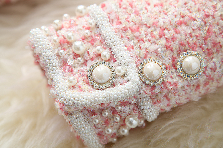 Single-breasted coat with beaded collar and tie