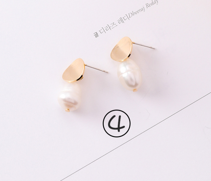 Vintage geometric metal pearl asymmetric earrings design personalized earrings