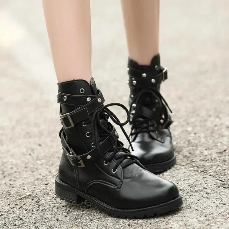 Thin black leather ankle boots - Black