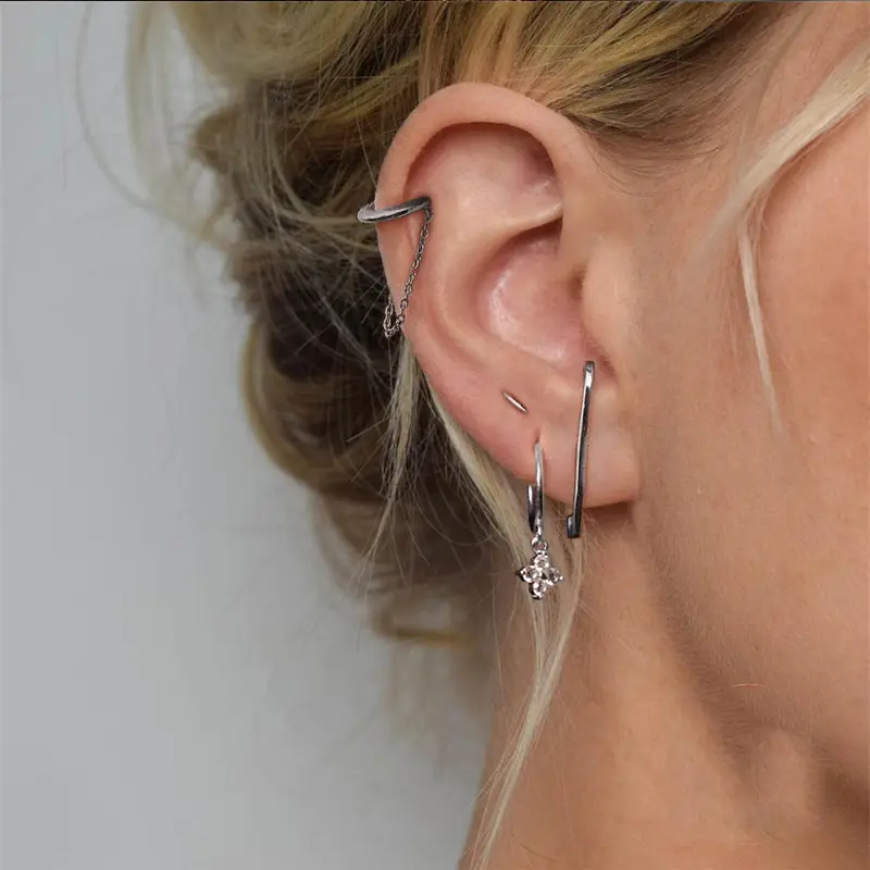 Single ear buckle