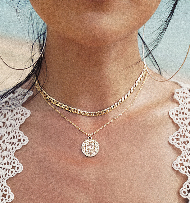 Vintage Pendant Necklace Golden Coin Short Clavicle Chain