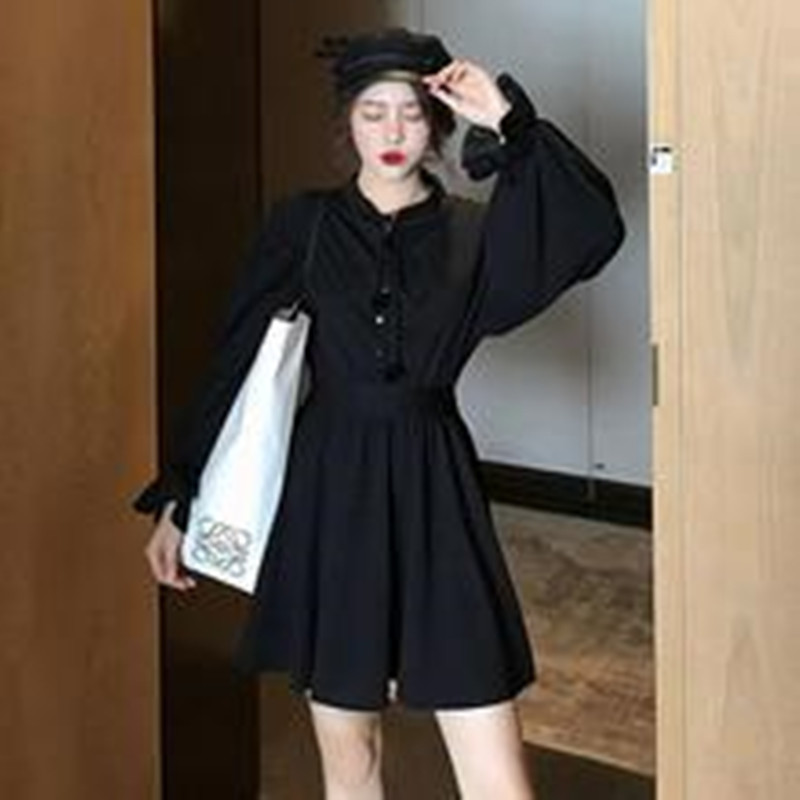 Puff sleeve girl looks thin and super fairy and fluffy little black dress