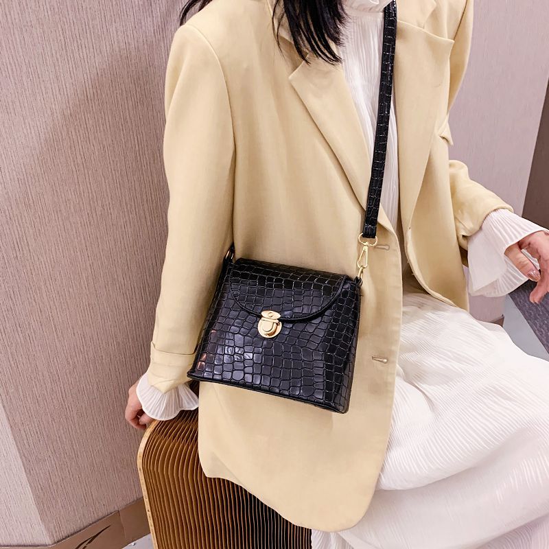 Vintage stone pattern bucket bag