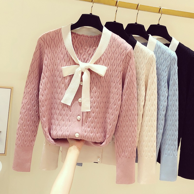 Versatile V-neck bow knit with long sleeves