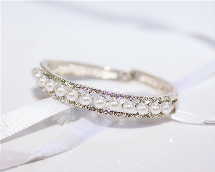Full diamond pearl rose gold bracelet