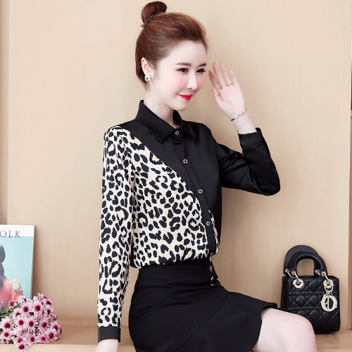 Fashionable web celebrity top