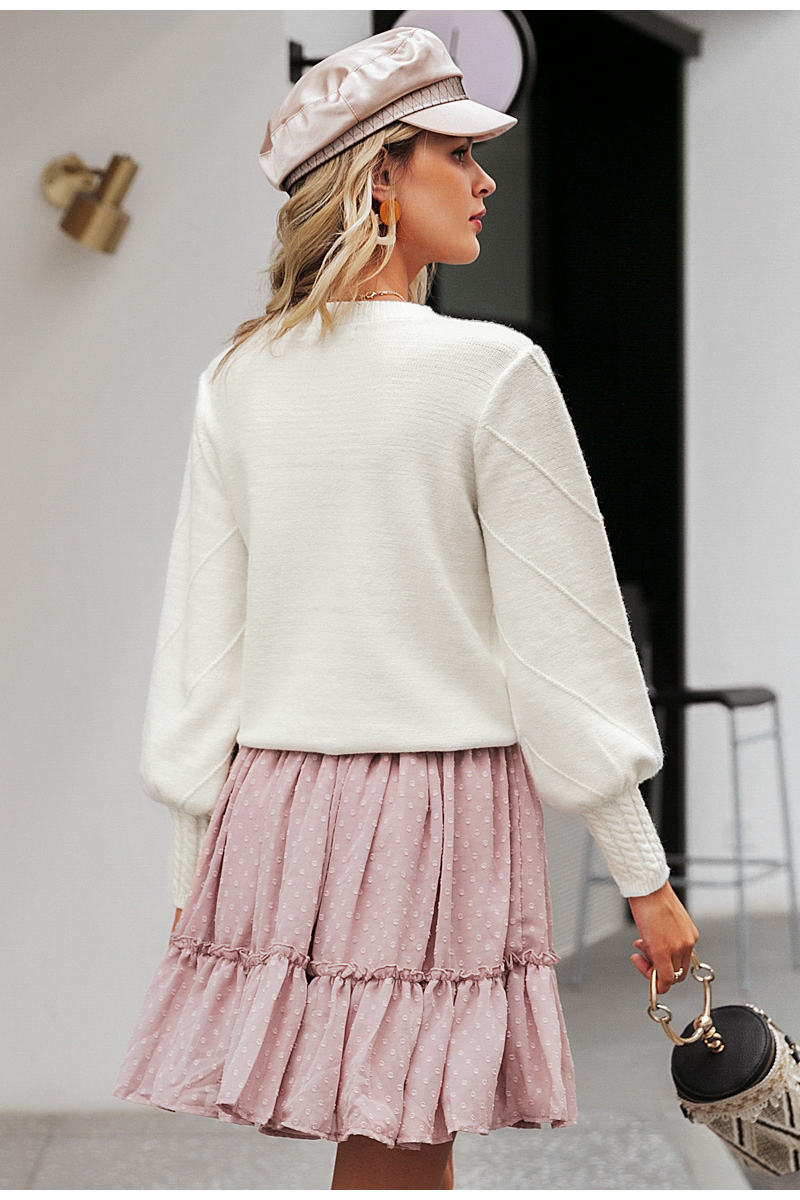 Pullover with hair ball