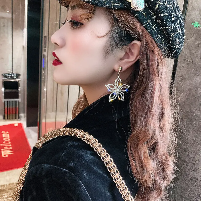 Romantic light luxury flower rhinestone earrings