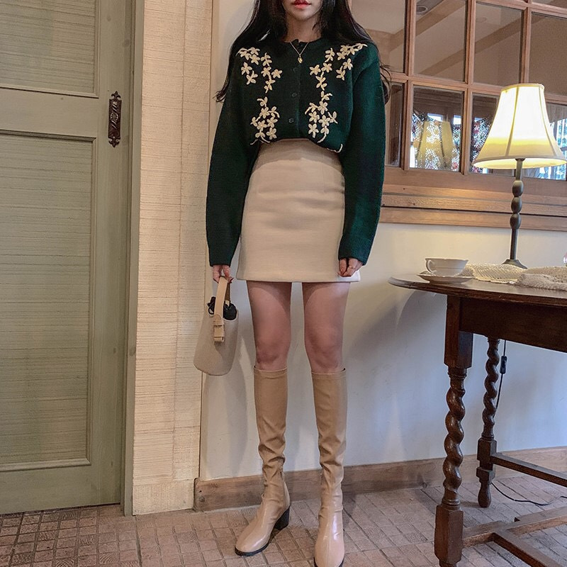 Round neck short vintage padded warm knit cardigan