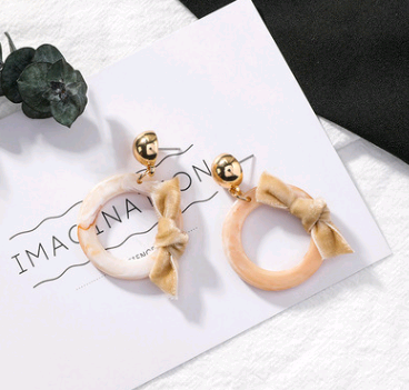 Vintage Cool Light Earrings Wild Acrylic Acrylic Earrings Geometric Temperament Circle Ring Earrings