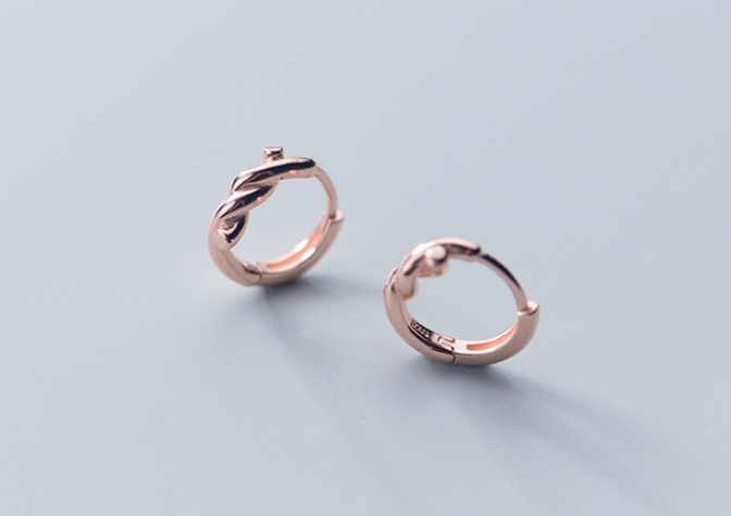 Twisted twist ear ring