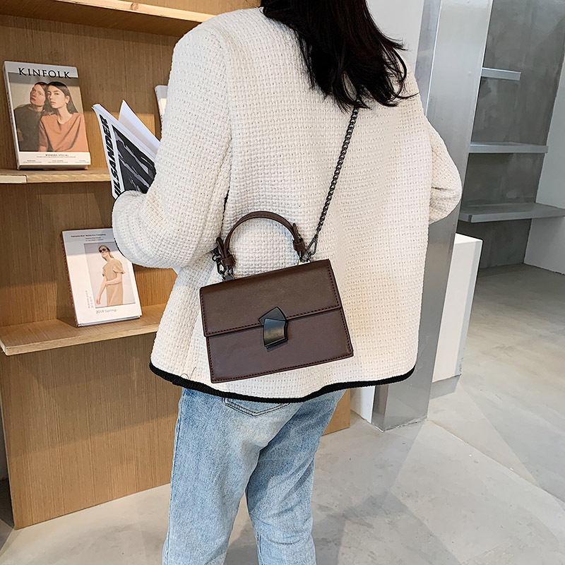 Textured fan-shaped lock chain small square bag