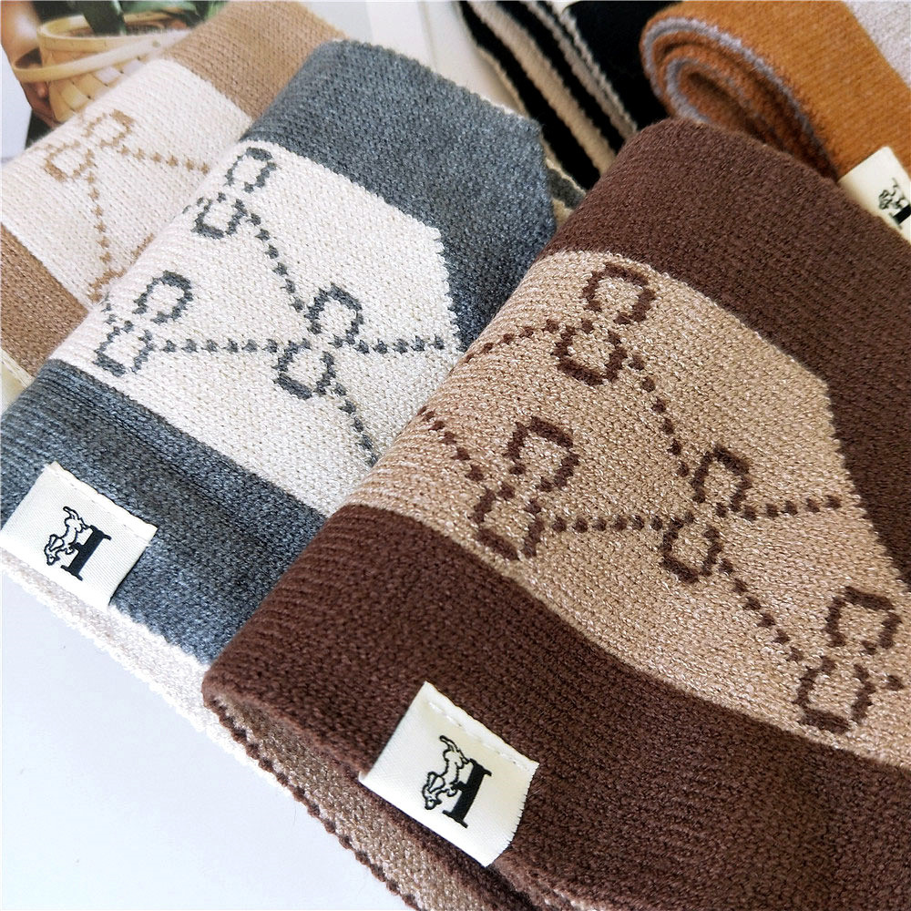 Warm knitted wool Bib