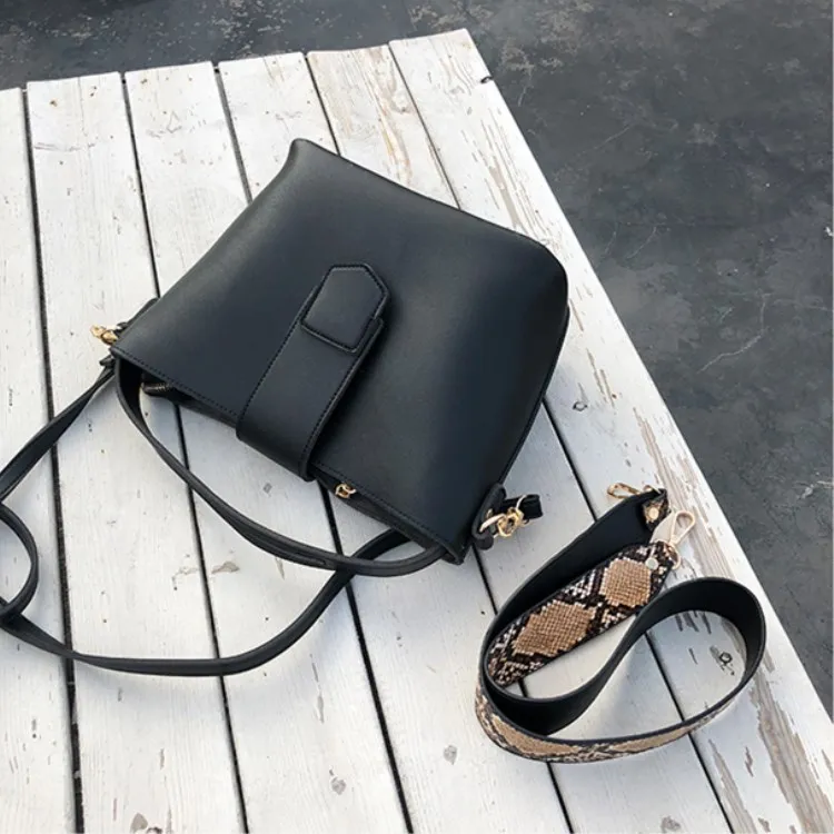 Shoulder messenger handbag - Black