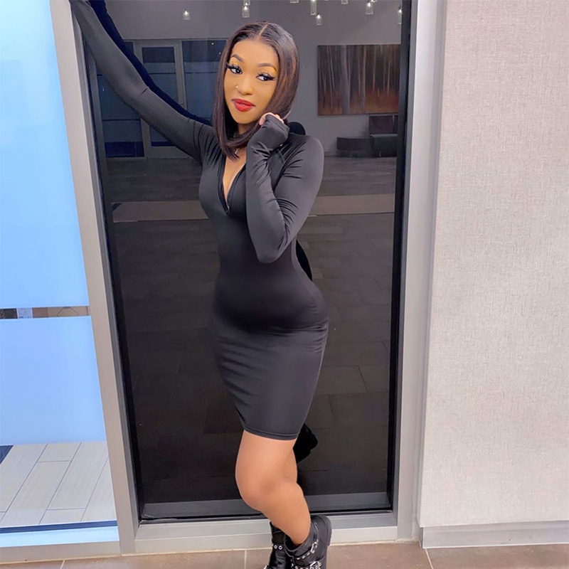 Casual dress with a half-open collar