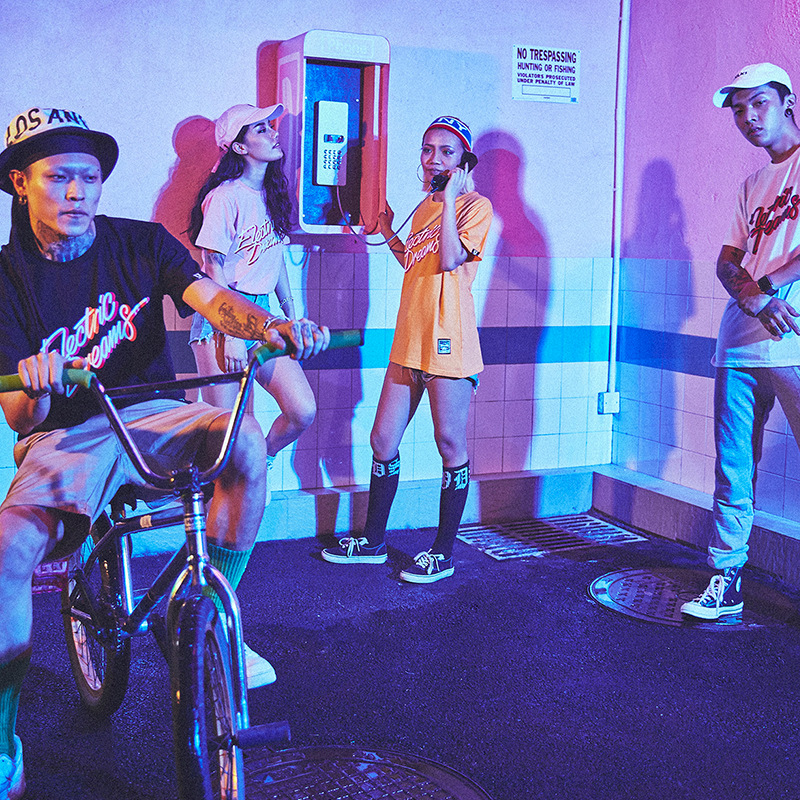 Loose T-shirt with printed letters