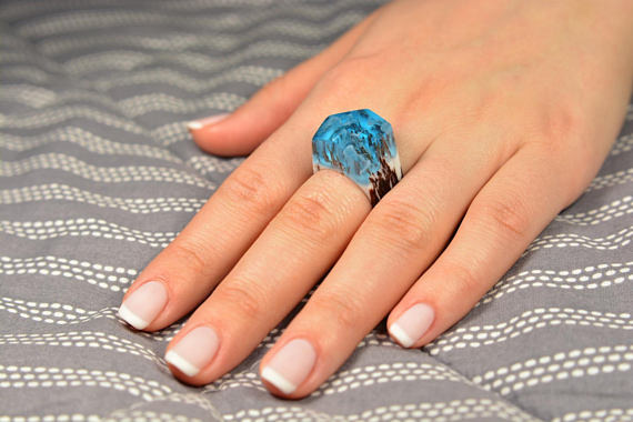 Resin wood ring mountain peak shape royal blue