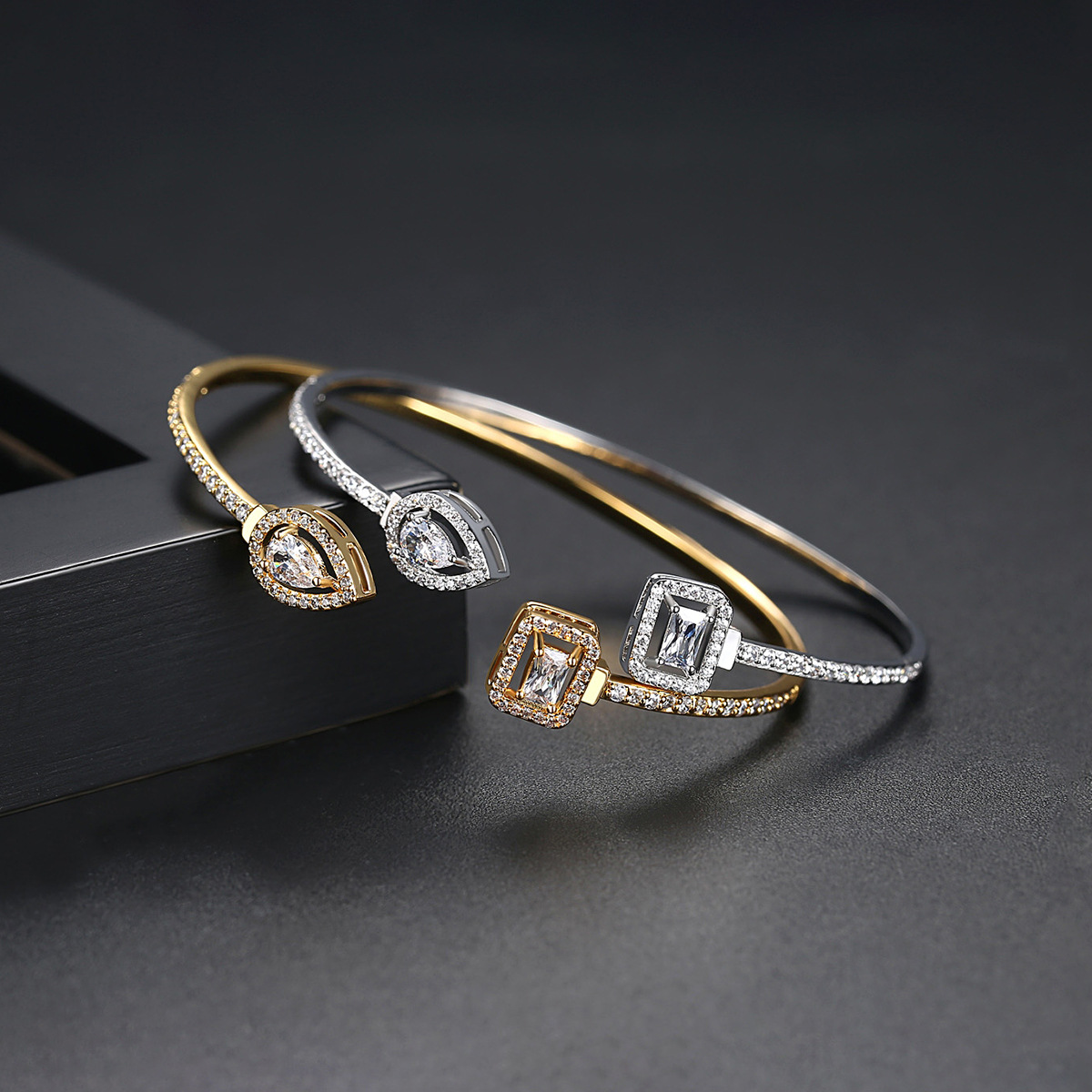 Female bracelet simple copper inlaid zirconium