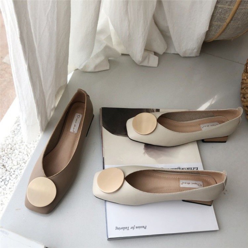 Metal round button shoes