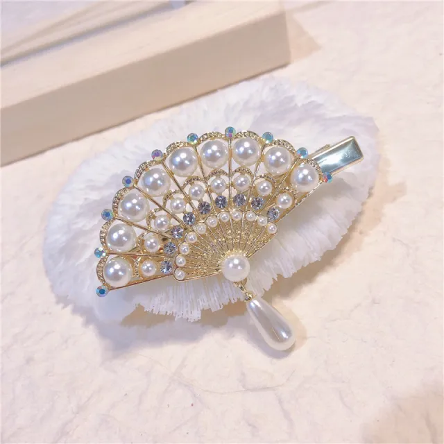 Simple and elegant pearl rhinestone duckbill clip White - Shop at LoveMi