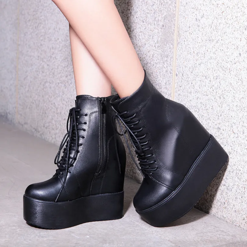 High booties rivet lace-up Martin boots - Black