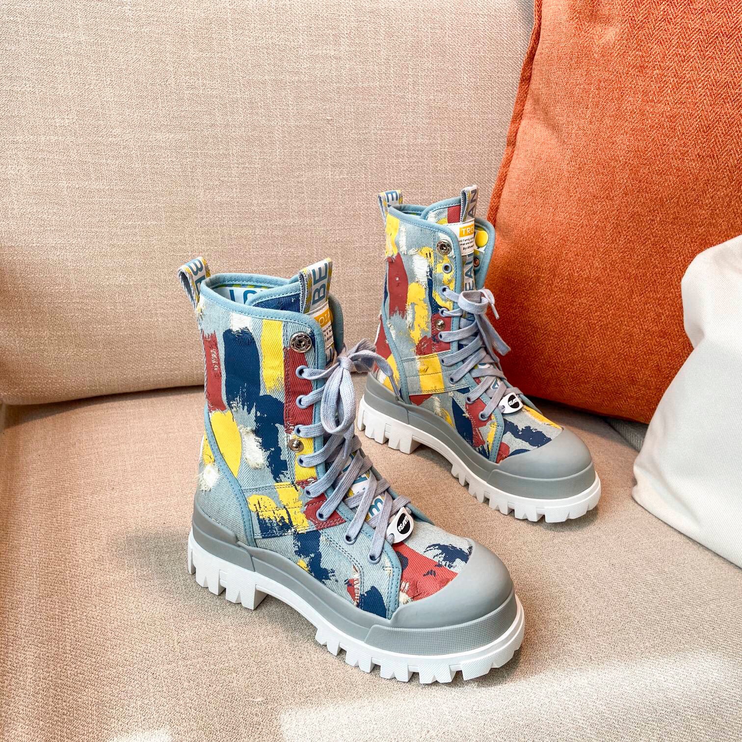 Canvas graffiti boots