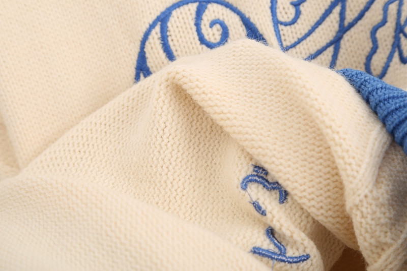 Round neck sweater for high school students