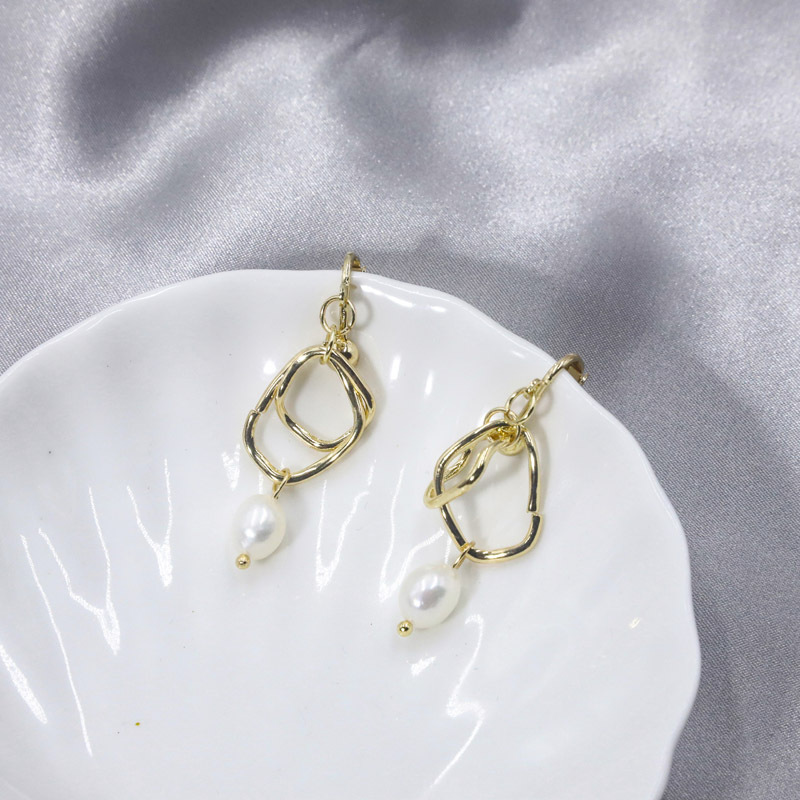 Geometric circle irregular natural freshwater pearl earrings