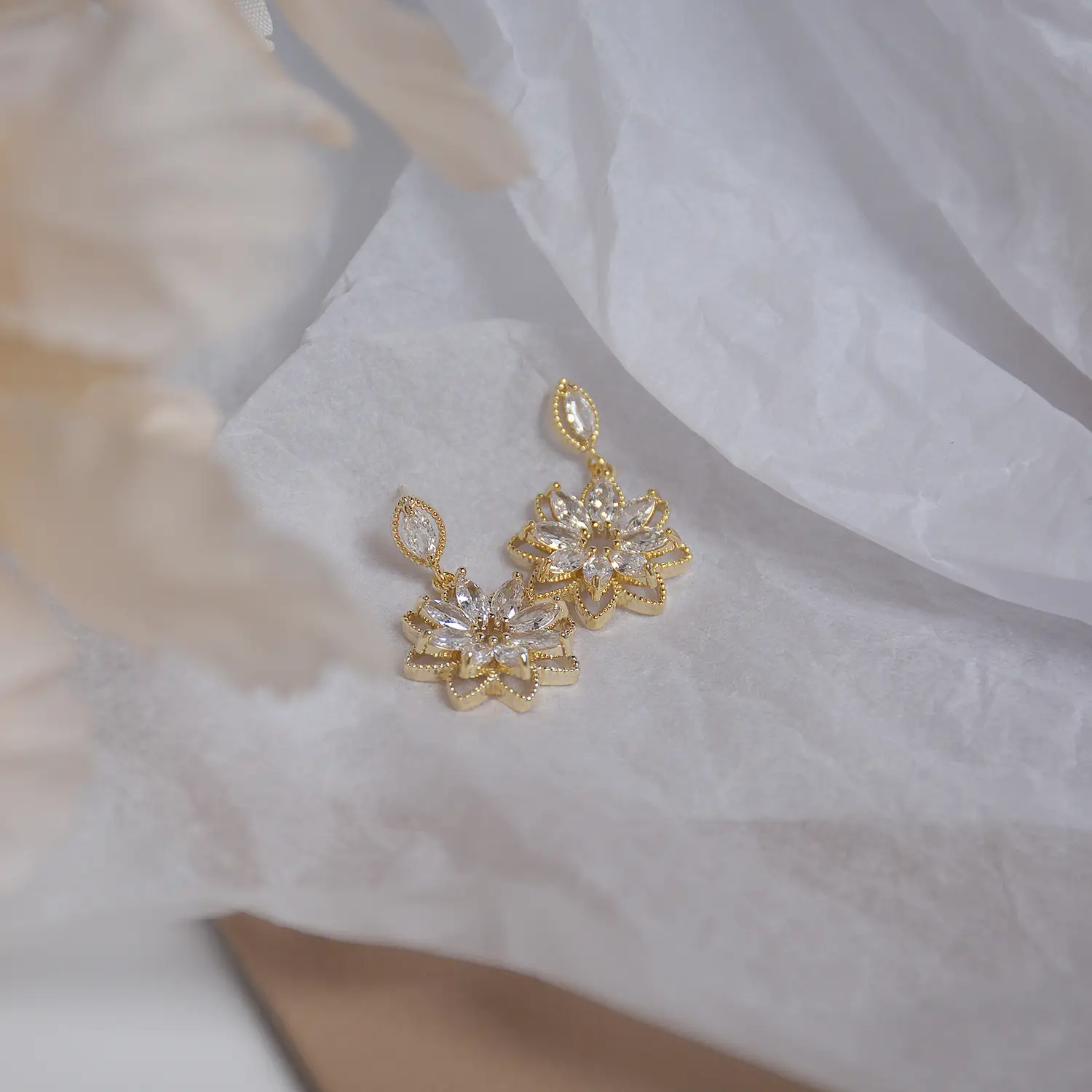 Zircon crystal flower earrings