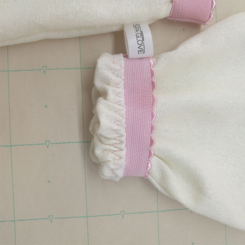 Silk exfoliating beauty scrubbing gloves