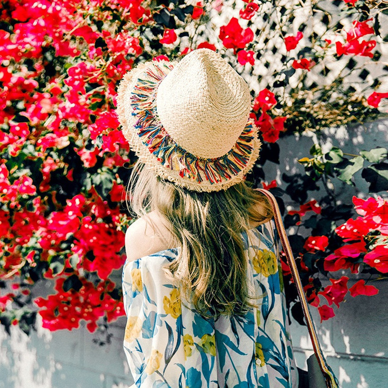 Color fringed Surafi straw hat