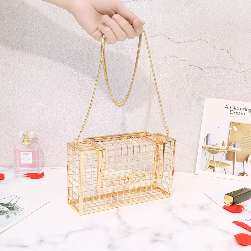 Metal hollow shoulder bag European and American fashion clutch iron mesh chain messenger dinner bag - Gold