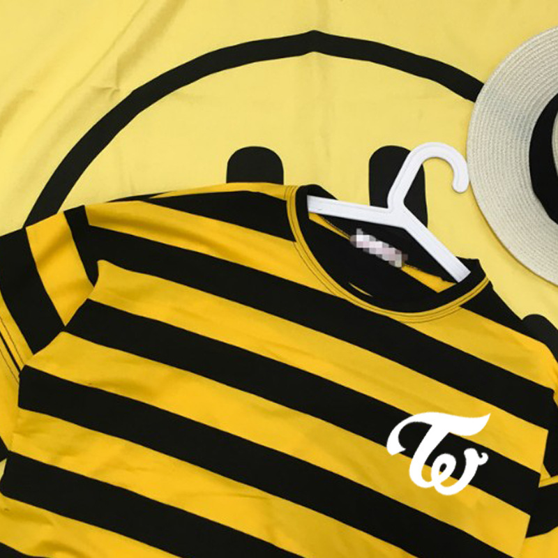 TWICE combination of the same hollow striped student T-shirt