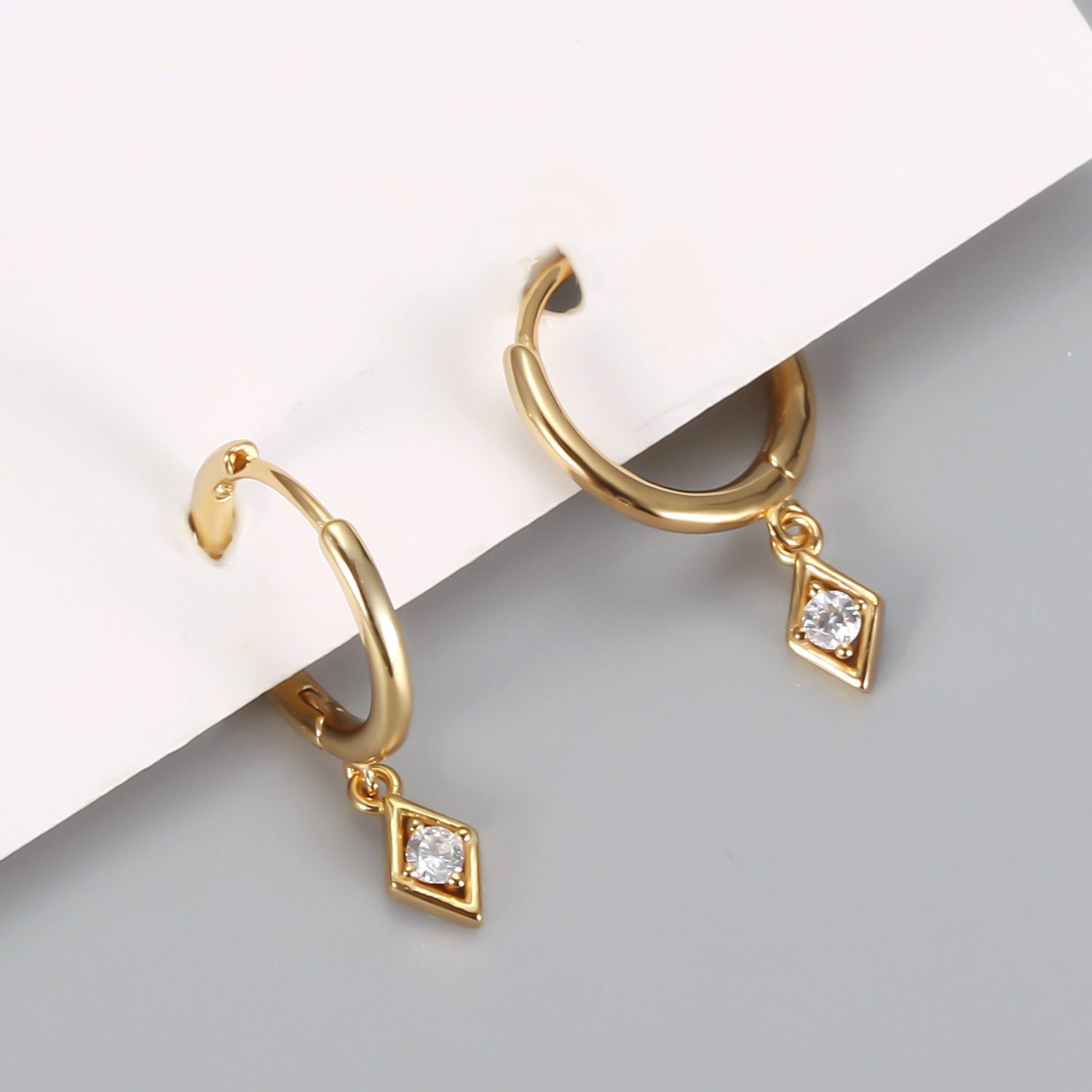 Silver personalized hollow pattern ear buckle women