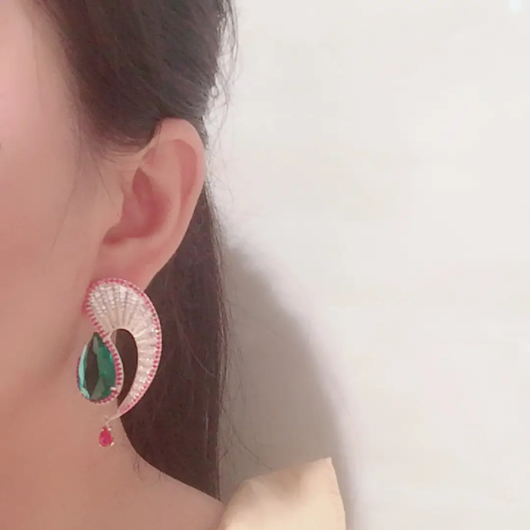Retro contrast emerald tassel S earrings