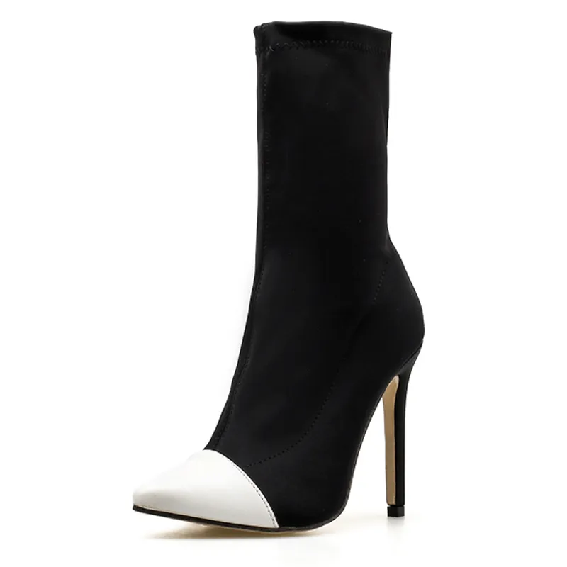 Color matching women's boots - White