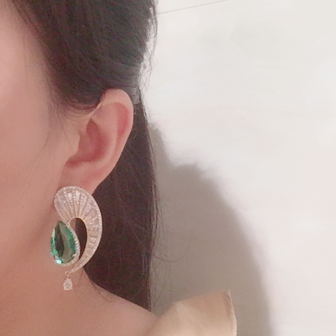 Retro contrast emerald tassel S earrings
