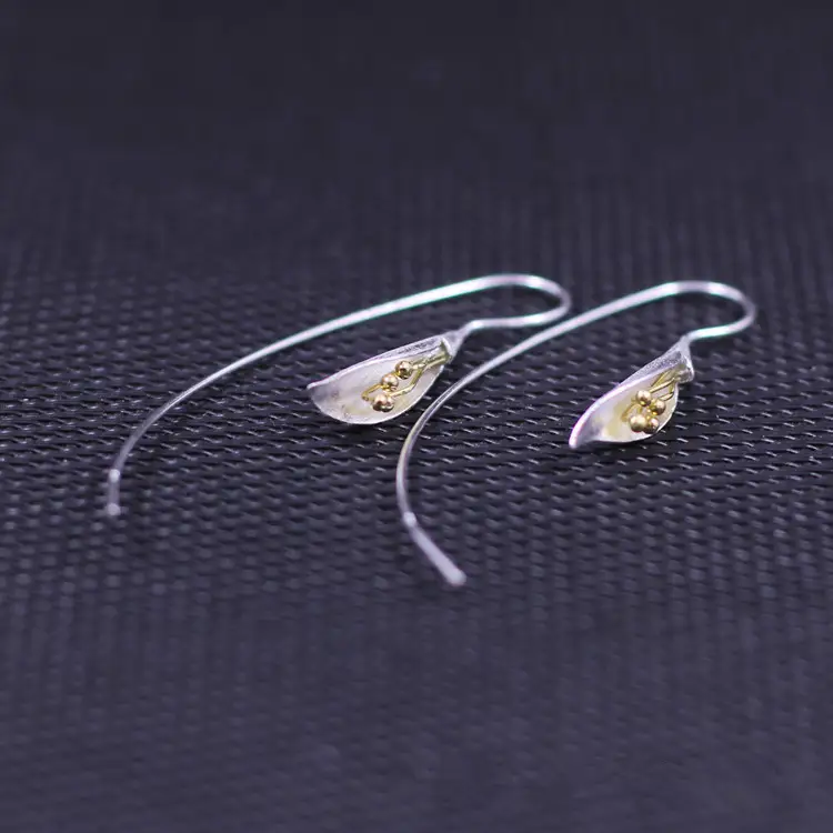 Calla lily flower earrings