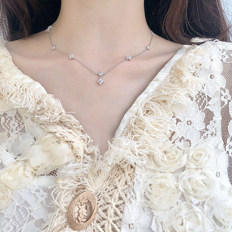 Flower zircon necklace clavicle chain
