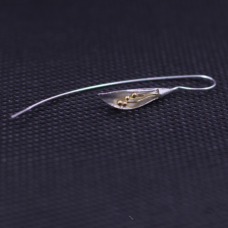 Calla lily flower earrings