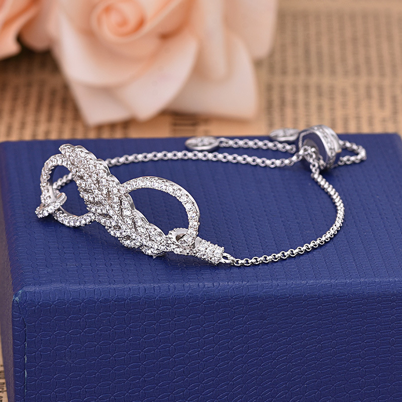 The new flower bracelet inlaid with crystal diamond fashion