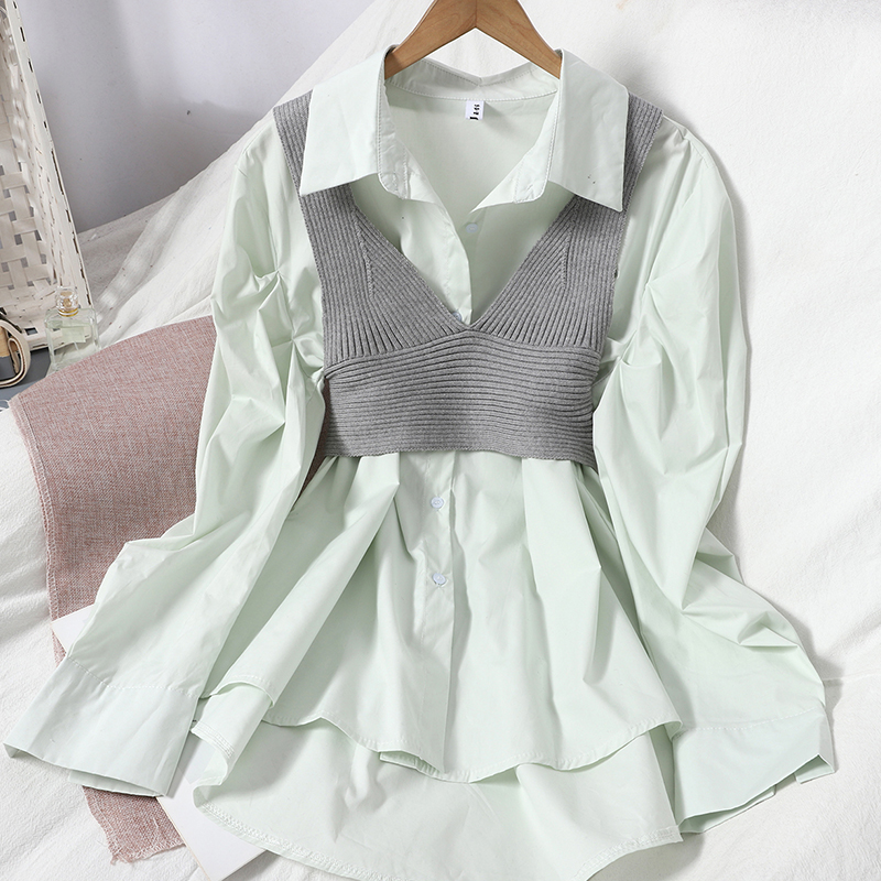 طقم شتوي نسائي مكون من قميص بأكمام منفوخة وياقة بزر طويل وسترة محبوكة برقبة على شكل V