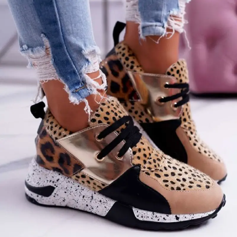 Flat-bottomed low-top lace-up running shoes