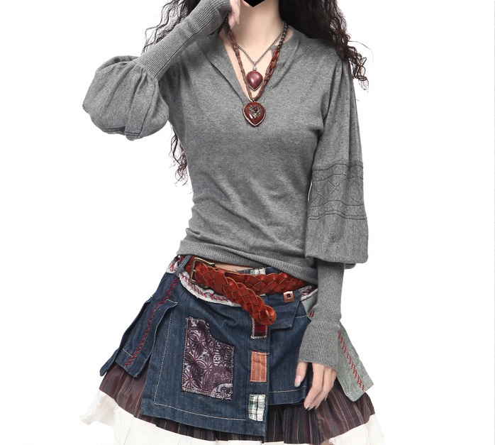 V-neck lantern sleeve sweater