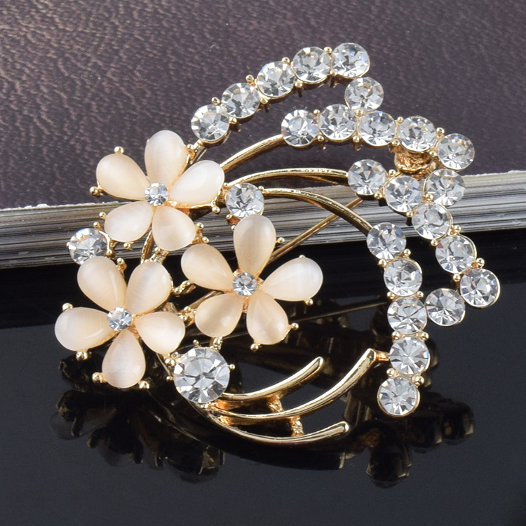 High-end flower corsage, opal vintage brooch, wedding corsage — foto 5