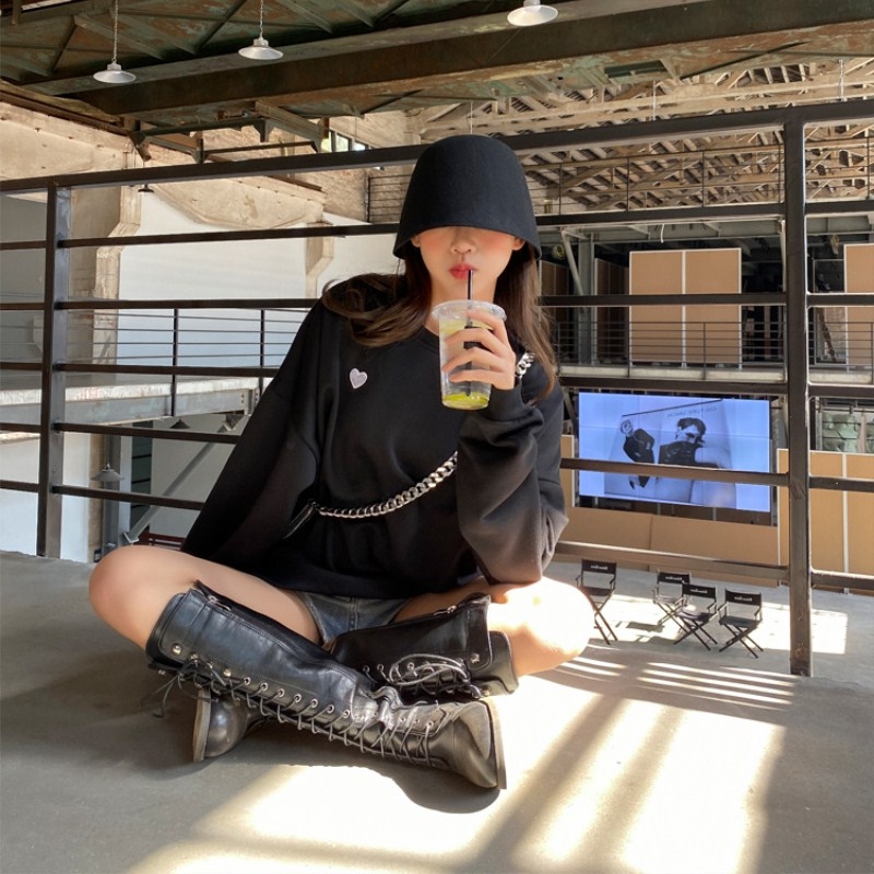 Round neck loose and versatile mid-length top