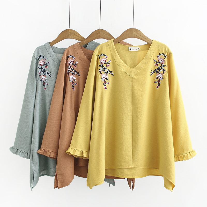 Front embroidered petal sleeve long sleeve shirt