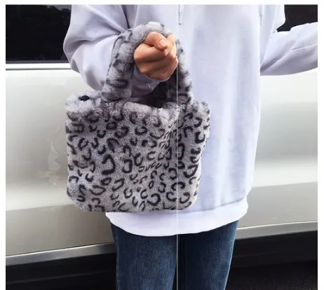 Plush Leopard Print Portable Chain Shoulder Messenger Bag - Leopard