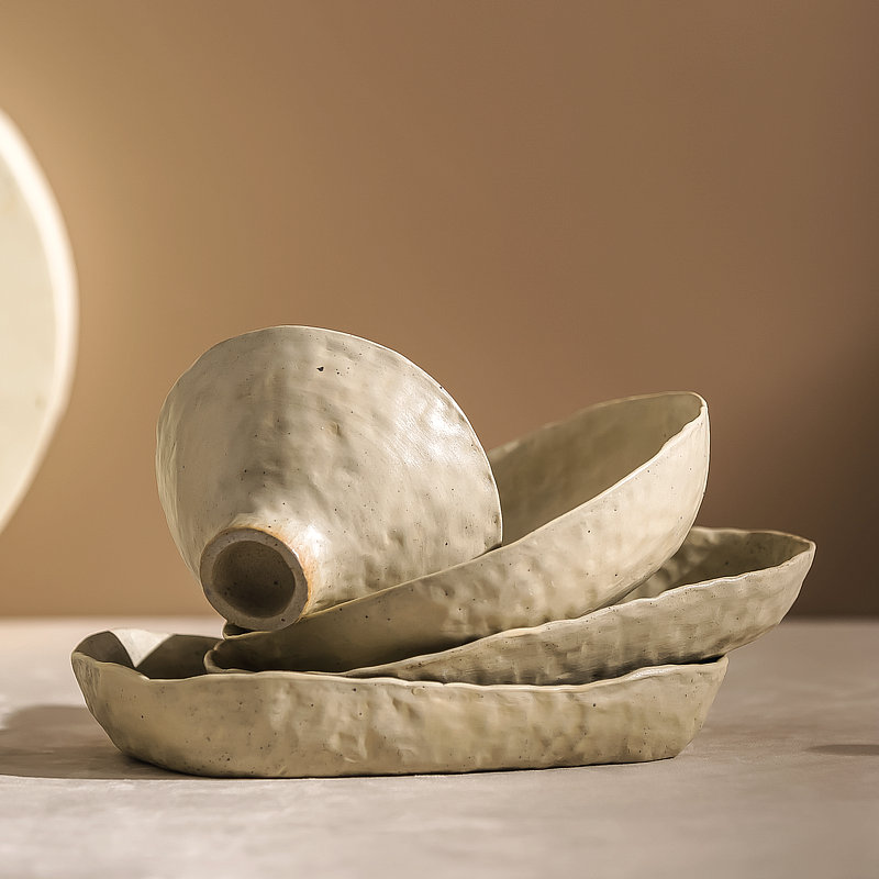 Hand-squeezed shallow dish Japanese food container