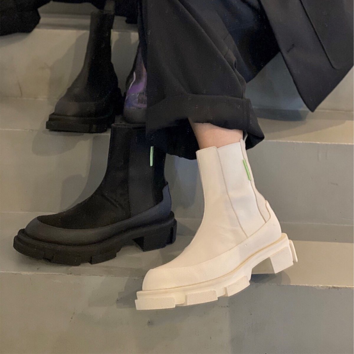 Mid-tube increased platform Martin boots